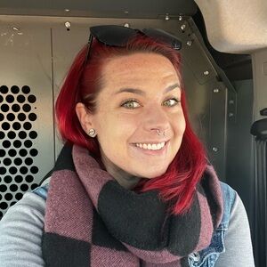 MEET YOUR POSHER🖤☕️